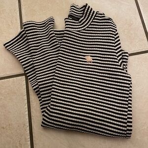 🩷 A&F kids mock neck long sleeve